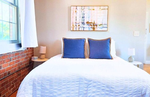 College Hill Apartment | Jennifer's Riverfront Loft State House Views