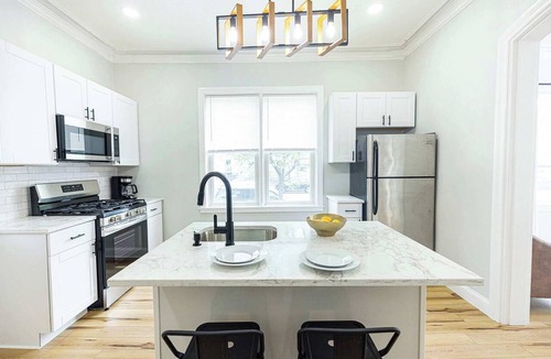 Federal Hill Apartment | Jennifer's Spa-Like Apt King Bed Historic Broadway