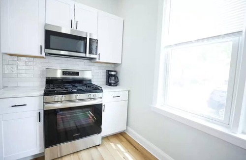 Federal Hill Apartment | Jennifer's Spa-Like Apt King Bed Historic Broadway