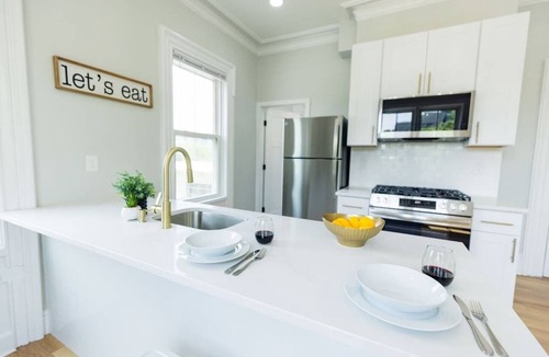 Federal Hill Apartment | Jennifer's Spa-Like Modern & Chic Broadway Retreat