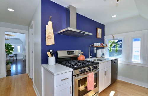 College Hill Apartment | Jennifer’s Unique Loft Near Brown 2 Parking Spots