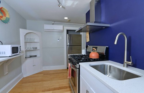 College Hill Apartment | Jennifer’s Unique Loft Near Brown 2 Parking Spots