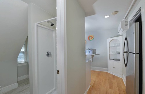 College Hill Apartment | Jennifer’s Unique Loft Near Brown 2 Parking Spots
