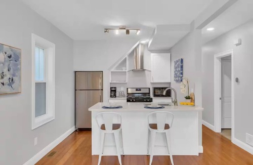 Federal Hill Apartment | Jennifer’s Chic Modern 1st Floor Apt Private Patio