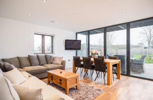 Staveley House | Jenny's Barn - Sleeping 9, Dog friendly