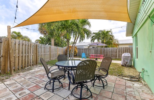 Beach Club Colony House | Jensen Beach Home: Walk to Beach Access!