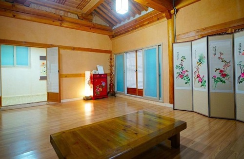 Jeonju House | Jeonju Cheongsachorong Taejoro Pension