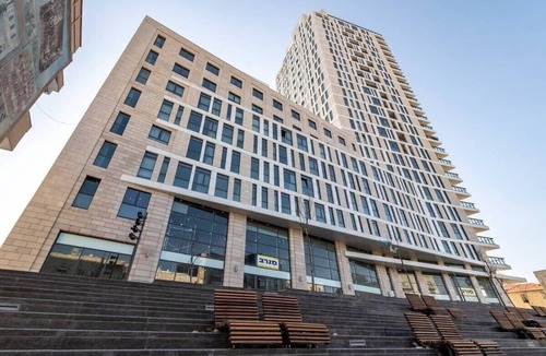 Nachlaot Apartment | Jerusalem Gem: Modern Flat, Balcony & City Center