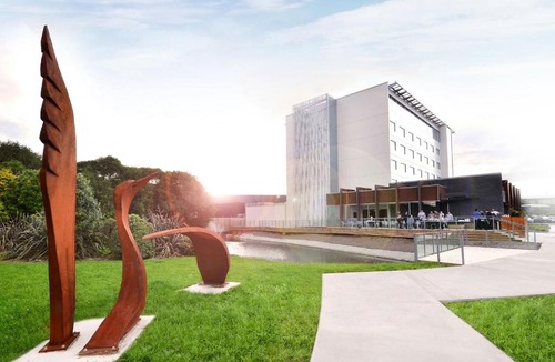 Mangere Hotel | JetPark Auckland Airport Hotel