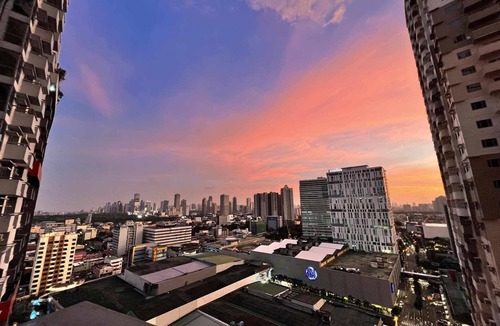 Socorro Condo | JF Condotel Family Staycation 5mins walk to Smart Araneta!