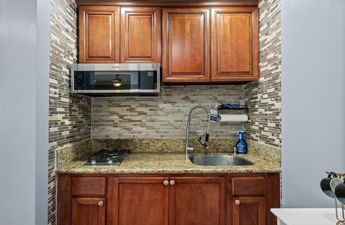 East Pasadena Apartment | Jie's Modern Pasadena Studio Retreat