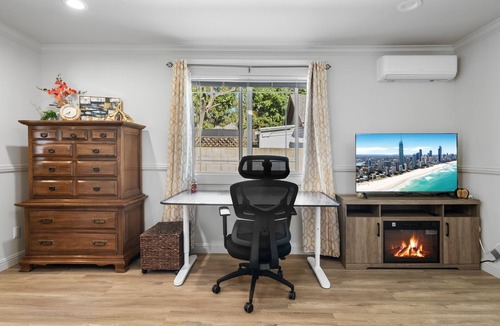 East Pasadena Apartment | Jie's Modern Pasadena Studio Retreat