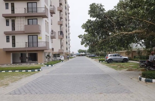 Vrindavan Apartment | Jigyasa Comfy Studio in Vrindavan near Bankebihari Prem Mandir AC Balcony kitchn