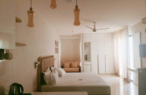 Vrindavan Apartment | Jigyasa Comfy Studio in Vrindavan near Bankebihari Prem Mandir AC Balcony kitchn