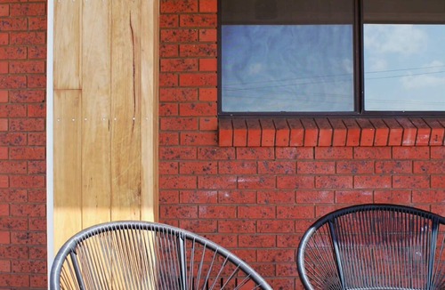 Warrnambool House | Jimmara Sands: Central home close to shops and beach