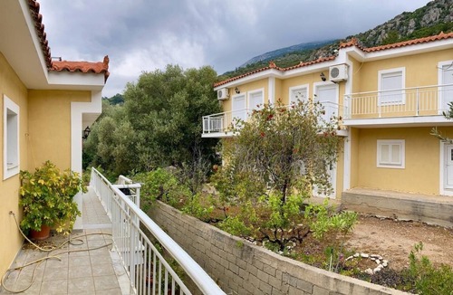 Kokkari Apartment | Jimmy Anna Beachfront Apartments Private Beach