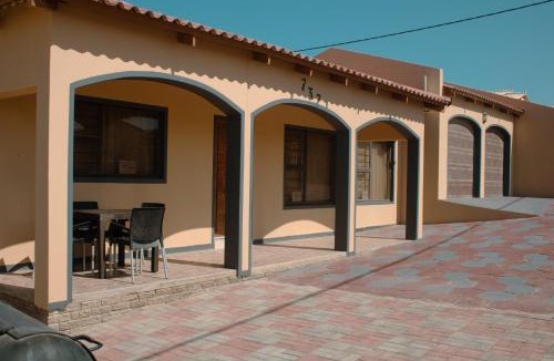 Luderitz House | JJP SELF CATERING - Three bedroom house
