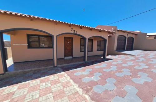 Luderitz House | JJP SELF CATERING - Three bedroom house