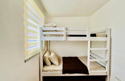 General Santos House | JOELYs Rest and Stay House 1 with WIFI TV NETFLIX and 2 AC rooms