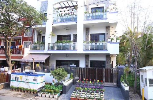 Noida Bed & Breakfast | joerose villa