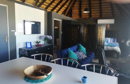 Windhoek Central Apartment | John-Lou's Studio Flat