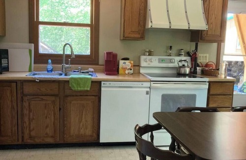 Jaffrey House | John's Mountain Hideaway