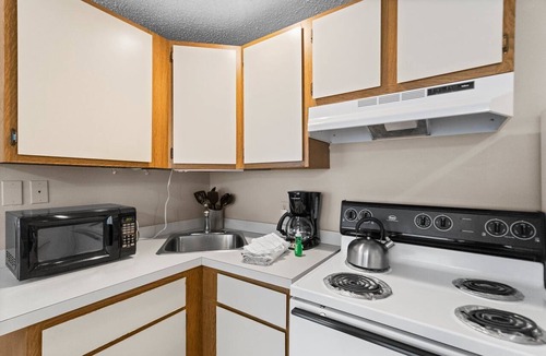 Madeira Beach Condo | John's Pass - Beach Location - Beach Place #200