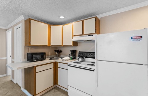 Madeira Beach Condo | John's Pass - Beach Location - Beach Place #200