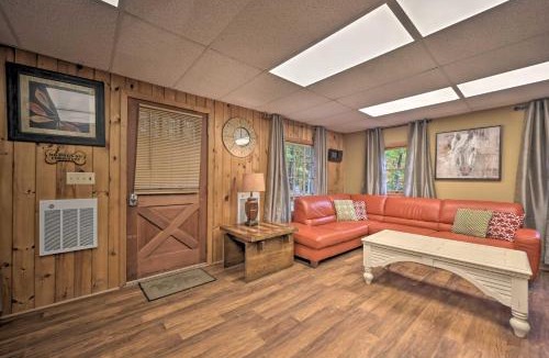 Huntingdon Apartment | ‘John Wayne' Apartment - Deck, BBQ, Horses On-Site