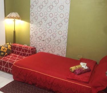 Quezon City House | JOHNFONZ BUILDING Romantic Room