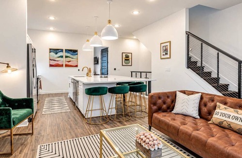 Cleveland Park Condo | Johnny & June House Walk to Bars & Dining