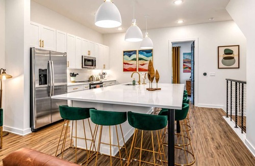 Cleveland Park Condo | Johnny & June House Walk to Bars & Dining