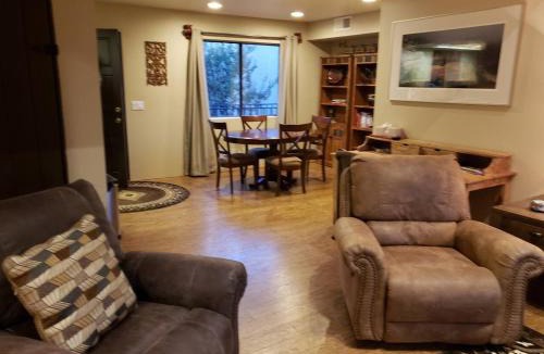 Oak Creek House | Johnnys Sedona Getaway 2 Primary Suites 2 Bath