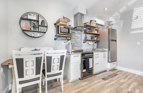 Madeira Beach Apartment | Johns Pass Studio # 1 Fisherman's Cove and Cottages