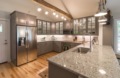Black Mountain Cottage | Johnson Carriage House-Walk to Downtown Black Mountain