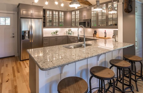 Black Mountain Cottage | Johnson Carriage House-Walk to Downtown Black Mountain
