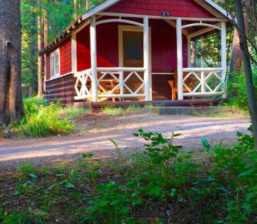 Johnston Canyon Ski Chalet | Johnston Canyon Lodge & Bungalows