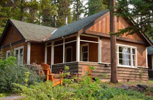 Johnston Canyon Ski Chalet | Johnston Canyon Lodge & Bungalows