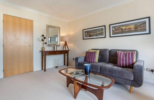 Bonnington Apartment | JOIVY Inviting Apartment near Leith Walk