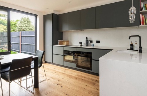 Balham Apartment | JOIVY Stunning house w/ parking & garden