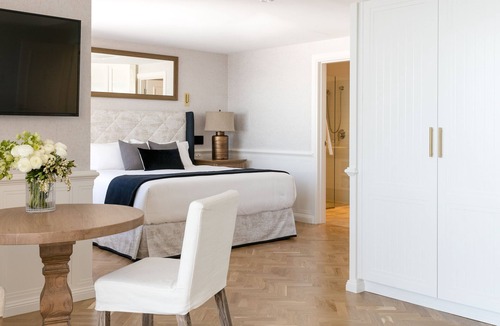Palm Beach Hotel | Jonahs Restaurant & Accommodation, Whale Beach