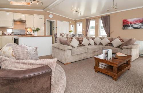 Cayton Bay House | Jonstone Pines