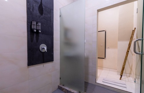 Lovina House | Josh Guest House