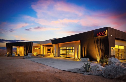 Yucca Valley House | Joshua Tree Elysium Pool, Pickleball & Hot Tub