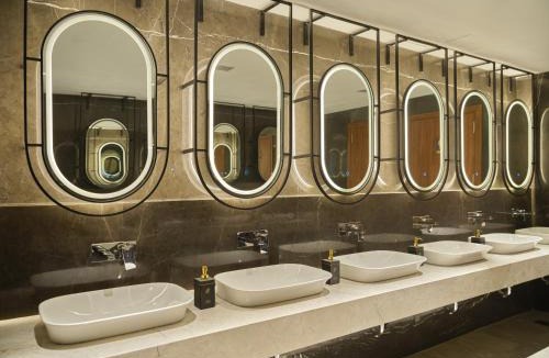 Kuravilangad Hotel | JP Crowne Regency
