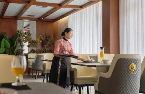 Kuravilangad Hotel | JP Crowne Regency
