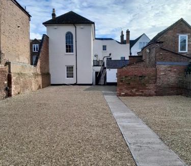 Upton upon Severn Apartment | JP Short Stays