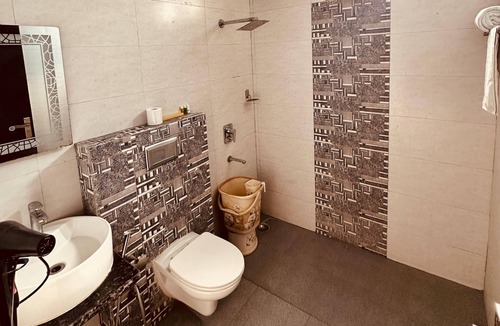 Sector 70 Hotel | JPM Suites Noida 70