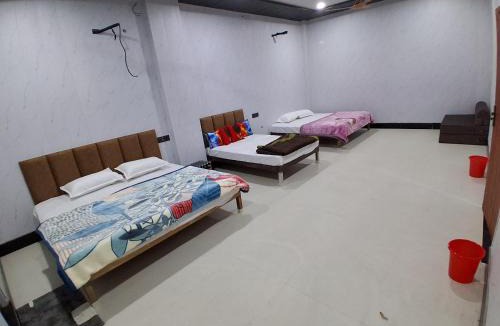 Mathura Hotel | JSRInn