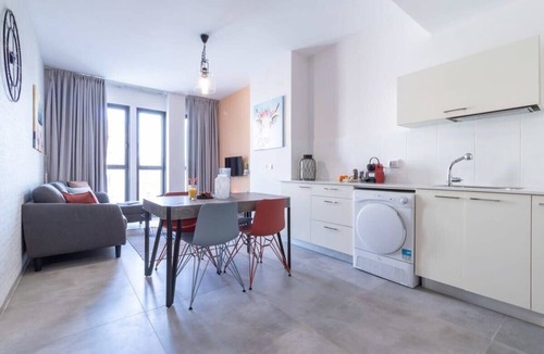 Nachlaot Apartment | JTower 1BDM - ApartHotels In City Center